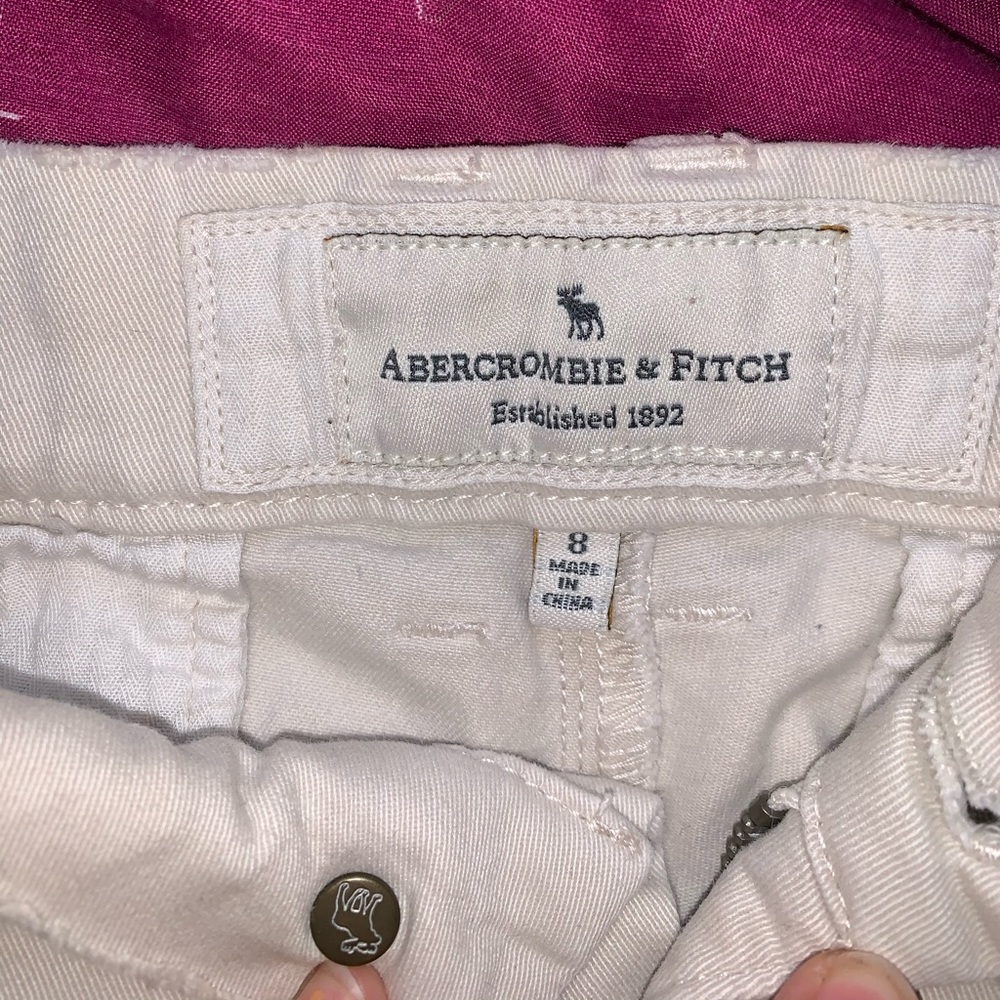 Abercrombie & Fitch beige/cream shorts
